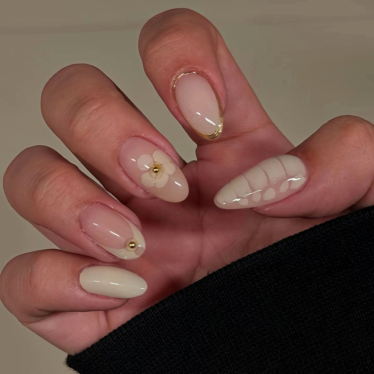 SU42 Ivory Bloom